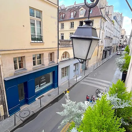 Charlot L Apartment