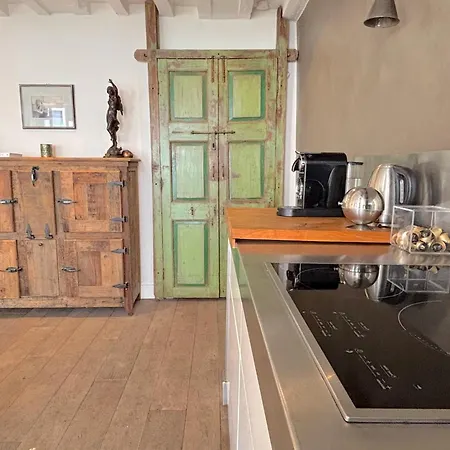 Charlot L Apartment