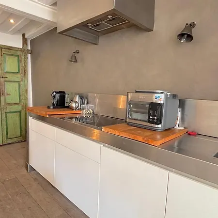 Charlot L Apartment