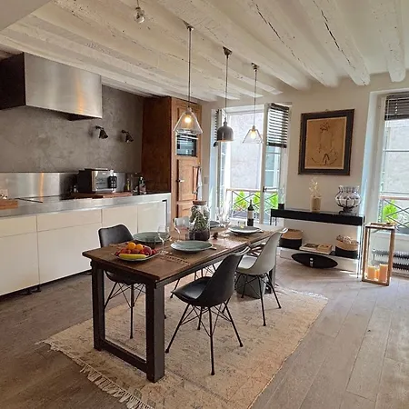 Charlot L Apartment *