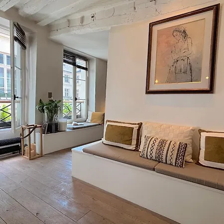 Charlot L Apartment