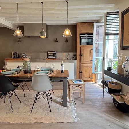 Charlot L Apartment