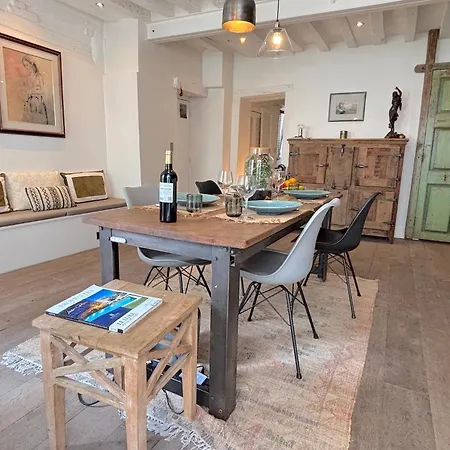 Charlot L Apartment